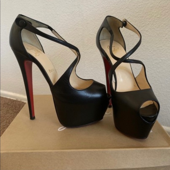 Christian Louboutin - Picture 2 of 6
